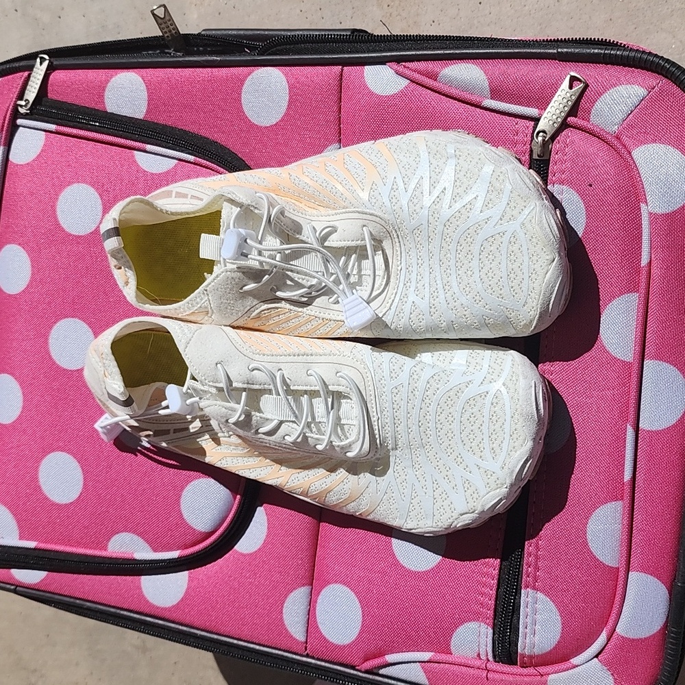 GENTLY USED WHITE/PEACH RUNNING/SWIMMING SPORTS SHOES